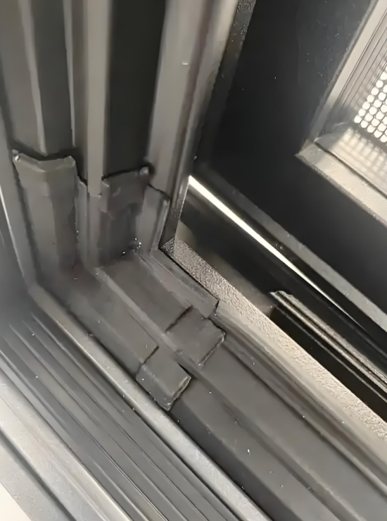 兒童房門窗隱形殺手：這2類膠條甲醛釋放量超國標3倍!